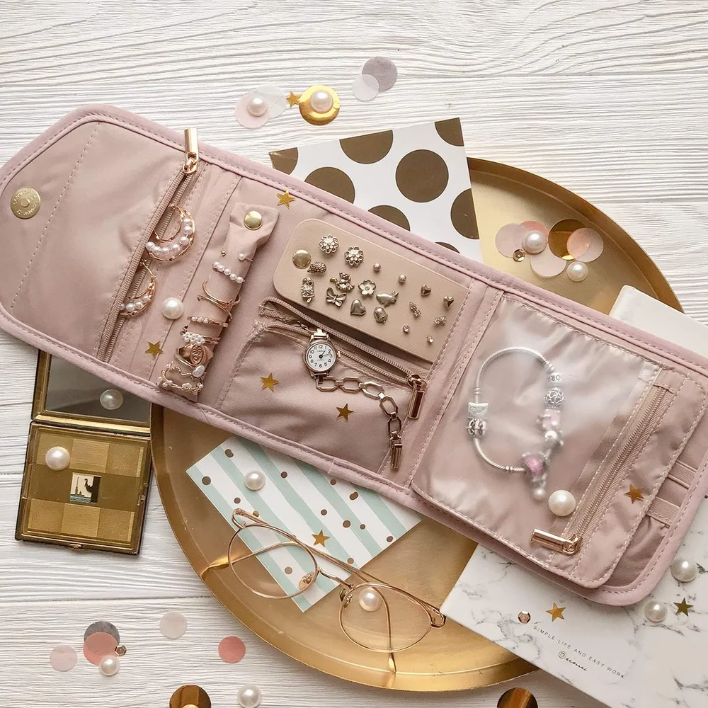 How to pack jewelry for a weekend without tangles